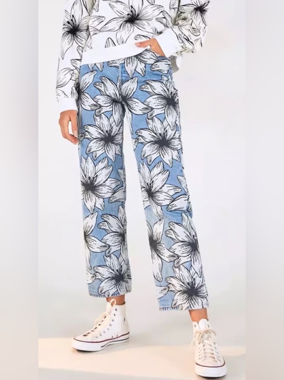 Levi's x Farm Rio Ribcage Straight Leg Jeans - Picture 2 of 11